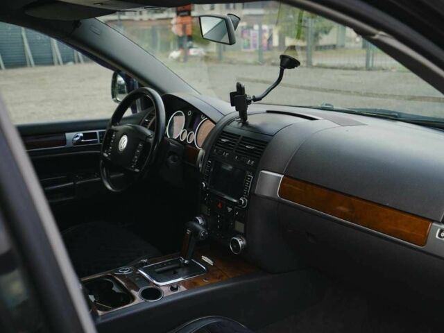 Черный Фольксваген Туарег, объемом двигателя 2.5 л и пробегом 395 тыс. км за 4100 $, фото 6 на Automoto.ua