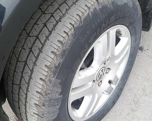 Черный Фольксваген Туарег, объемом двигателя 3.19 л и пробегом 236 тыс. км за 10000 $, фото 4 на Automoto.ua