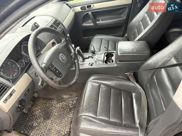 Черный Фольксваген Туарег, объемом двигателя 2.51 л и пробегом 321 тыс. км за 5999 $, фото 9 на Automoto.ua