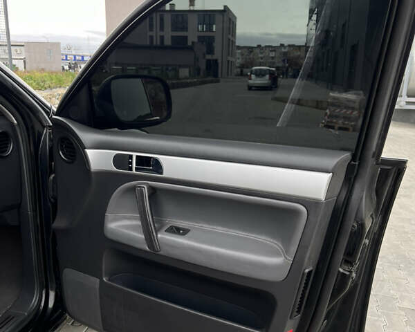 Черный Фольксваген Туарег, объемом двигателя 2.5 л и пробегом 427 тыс. км за 7700 $, фото 31 на Automoto.ua