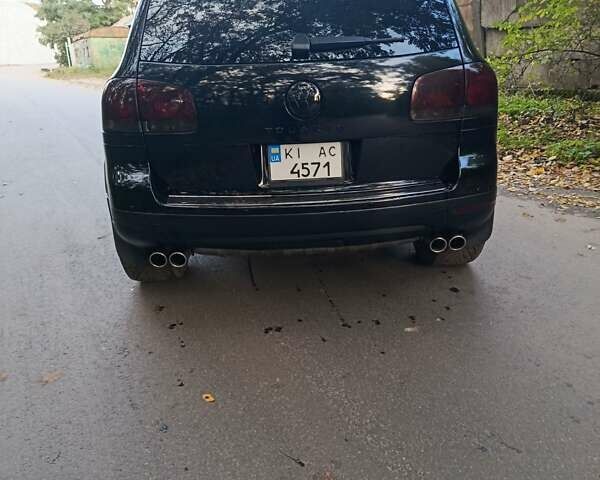 Черный Фольксваген Туарег, объемом двигателя 3.2 л и пробегом 210 тыс. км за 8700 $, фото 1 на Automoto.ua