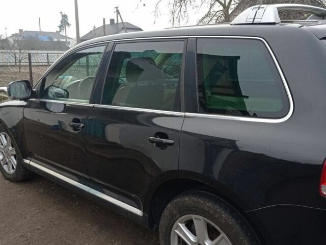 Черный Фольксваген Туарег, объемом двигателя 5 л и пробегом 290 тыс. км за 5000 $, фото 2 на Automoto.ua