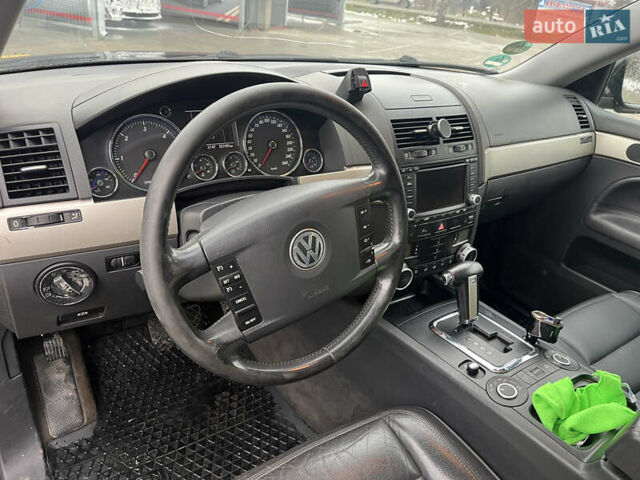 Черный Фольксваген Туарег, объемом двигателя 2.46 л и пробегом 221 тыс. км за 6700 $, фото 13 на Automoto.ua