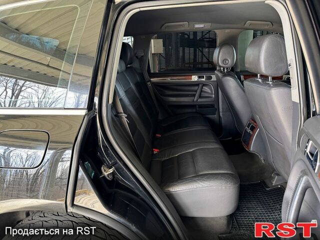 Черный Фольксваген Туарег, объемом двигателя 2.5 л и пробегом 271 тыс. км за 6650 $, фото 7 на Automoto.ua