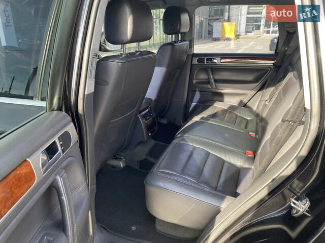 Чорний Фольксваген Туарег, об'ємом двигуна 3.2 л та пробігом 256 тис. км за 9200 $, фото 6 на Automoto.ua