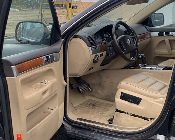 Черный Фольксваген Туарег, объемом двигателя 4.9 л и пробегом 230 тыс. км за 5800 $, фото 3 на Automoto.ua