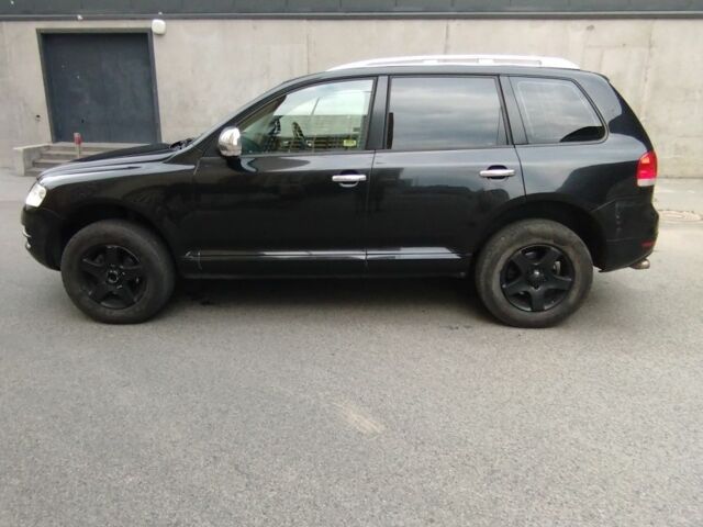 Черный Фольксваген Туарег, объемом двигателя 2.5 л и пробегом 168 тыс. км за 3900 $, фото 1 на Automoto.ua