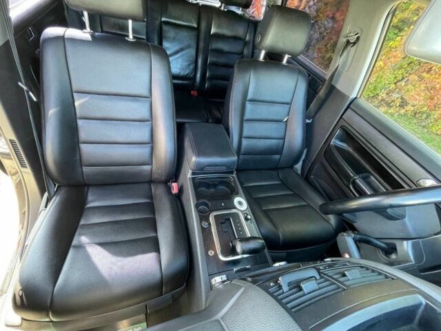 Черный Фольксваген Туарег, объемом двигателя 3.2 л и пробегом 380 тыс. км за 6700 $, фото 17 на Automoto.ua