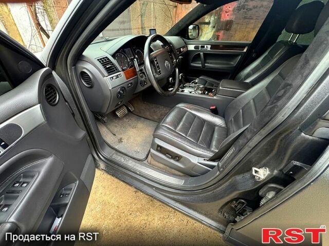 Чорний Фольксваген Туарег, об'ємом двигуна 4.9 л та пробігом 169 тис. км за 6000 $, фото 4 на Automoto.ua