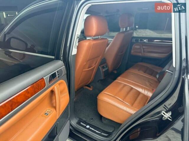 Чорний Фольксваген Туарег, об'ємом двигуна 2.5 л та пробігом 260 тис. км за 8000 $, фото 2 на Automoto.ua