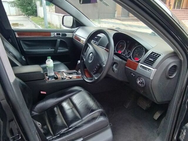 Черный Фольксваген Туарег, объемом двигателя 2.5 л и пробегом 168 тыс. км за 3900 $, фото 4 на Automoto.ua