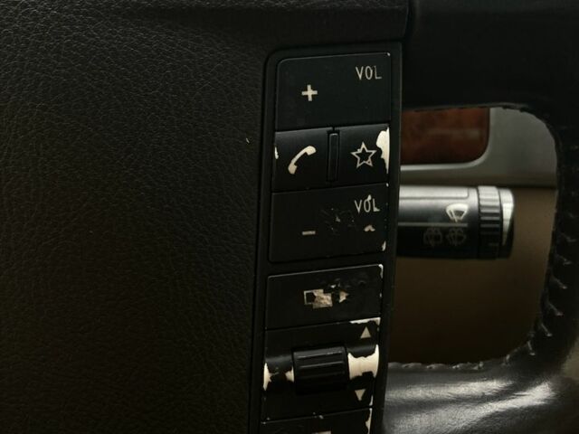 Черный Фольксваген Туарег, объемом двигателя 5 л и пробегом 225 тыс. км за 4099 $, фото 23 на Automoto.ua