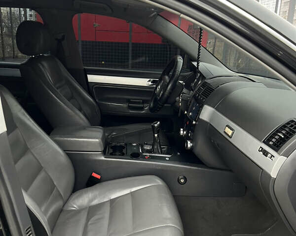 Черный Фольксваген Туарег, объемом двигателя 2.5 л и пробегом 427 тыс. км за 7700 $, фото 32 на Automoto.ua