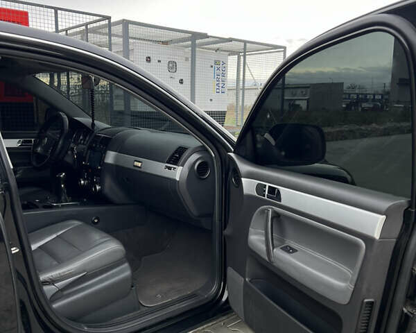 Черный Фольксваген Туарег, объемом двигателя 2.46 л и пробегом 426 тыс. км за 7400 $, фото 30 на Automoto.ua