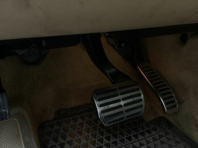 Черный Фольксваген Туарег, объемом двигателя 5 л и пробегом 225 тыс. км за 4099 $, фото 17 на Automoto.ua