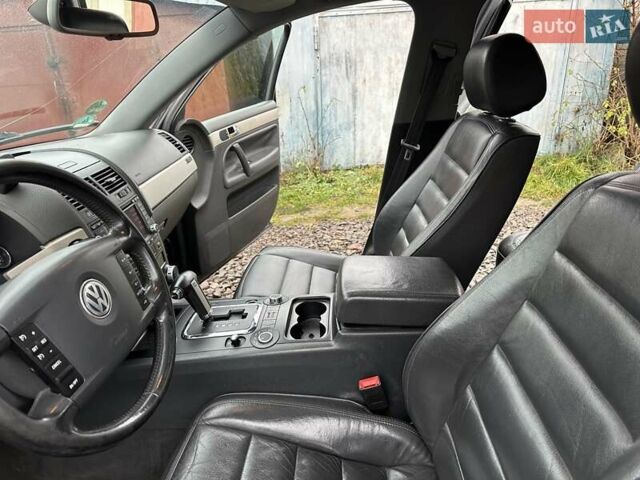 Черный Фольксваген Туарег, объемом двигателя 2.46 л и пробегом 225 тыс. км за 6450 $, фото 24 на Automoto.ua