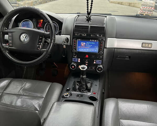 Черный Фольксваген Туарег, объемом двигателя 2.5 л и пробегом 427 тыс. км за 7700 $, фото 35 на Automoto.ua