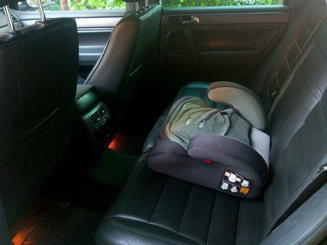 Черный Фольксваген Туарег, объемом двигателя 2.5 л и пробегом 317 тыс. км за 8500 $, фото 8 на Automoto.ua