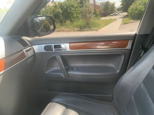 Черный Фольксваген Туарег, объемом двигателя 2.5 л и пробегом 403 тыс. км за 9200 $, фото 7 на Automoto.ua