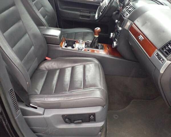 Чорний Фольксваген Туарег, об'ємом двигуна 2.5 л та пробігом 400 тис. км за 8600 $, фото 19 на Automoto.ua