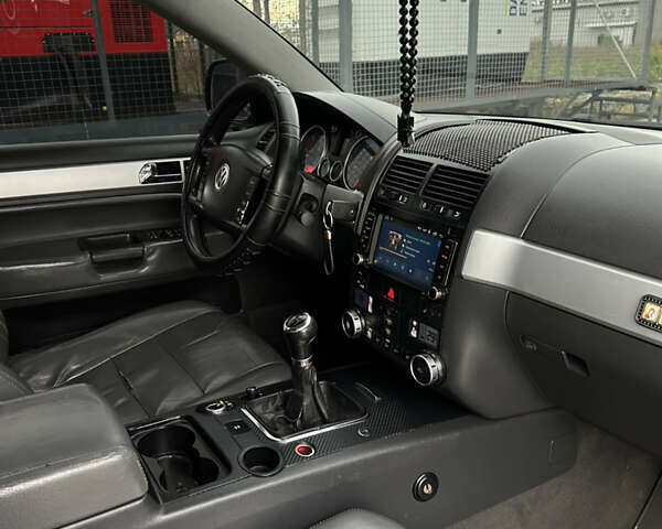 Черный Фольксваген Туарег, объемом двигателя 2.5 л и пробегом 427 тыс. км за 7700 $, фото 34 на Automoto.ua