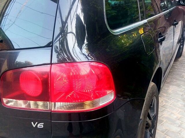 Черный Фольксваген Туарег, объемом двигателя 2.5 л и пробегом 317 тыс. км за 8500 $, фото 4 на Automoto.ua