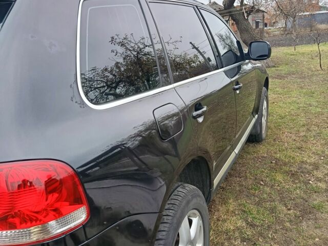 Черный Фольксваген Туарег, объемом двигателя 3.2 л и пробегом 320 тыс. км за 7800 $, фото 3 на Automoto.ua