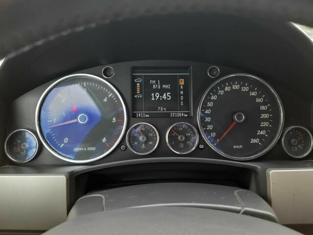 Черный Фольксваген Туарег, объемом двигателя 2.5 л и пробегом 221 тыс. км за 6400 $, фото 3 на Automoto.ua