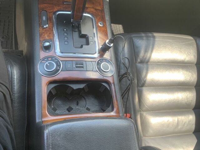 Черный Фольксваген Туарег, объемом двигателя 2.5 л и пробегом 403 тыс. км за 9200 $, фото 5 на Automoto.ua