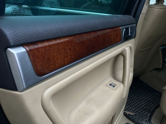 Черный Фольксваген Туарег, объемом двигателя 5 л и пробегом 225 тыс. км за 4099 $, фото 13 на Automoto.ua