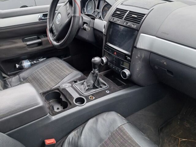 Черный Фольксваген Туарег, объемом двигателя 2.5 л и пробегом 250 тыс. км за 2000 $, фото 3 на Automoto.ua