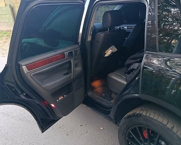 Черный Фольксваген Туарег, объемом двигателя 3.2 л и пробегом 210 тыс. км за 8700 $, фото 9 на Automoto.ua