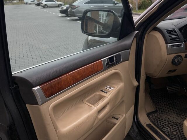 Черный Фольксваген Туарег, объемом двигателя 5 л и пробегом 225 тыс. км за 4099 $, фото 15 на Automoto.ua