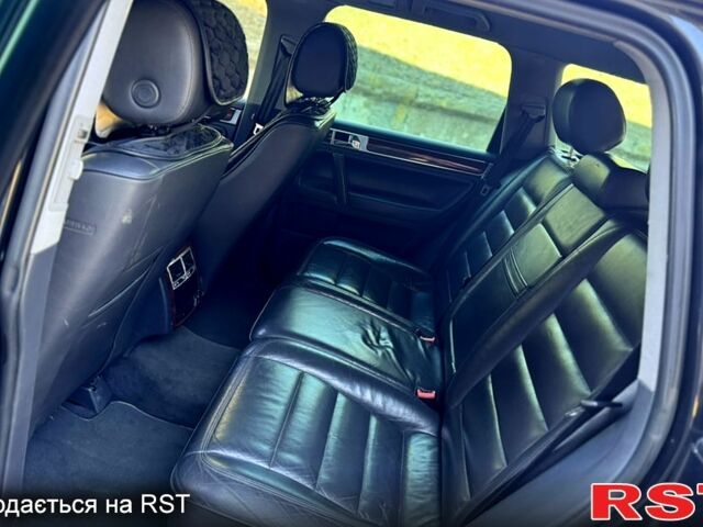 Черный Фольксваген Туарег, объемом двигателя 4.2 л и пробегом 250 тыс. км за 4700 $, фото 8 на Automoto.ua