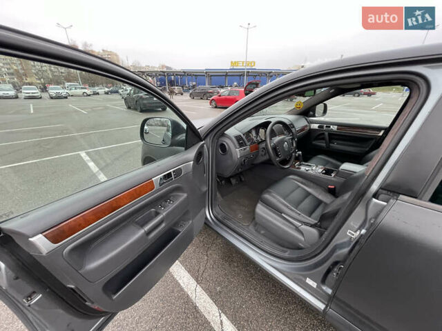 Черный Фольксваген Туарег, объемом двигателя 2.97 л и пробегом 370 тыс. км за 7700 $, фото 17 на Automoto.ua