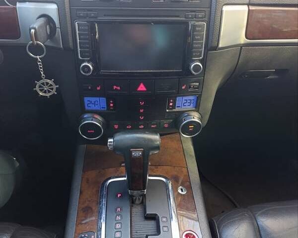 Черный Фольксваген Туарег, объемом двигателя 2.5 л и пробегом 333 тыс. км за 8200 $, фото 12 на Automoto.ua