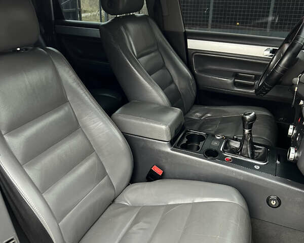 Черный Фольксваген Туарег, объемом двигателя 2.46 л и пробегом 426 тыс. км за 7400 $, фото 33 на Automoto.ua