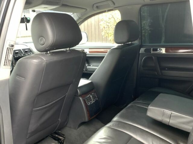 Черный Фольксваген Туарег, объемом двигателя 2.5 л и пробегом 399 тыс. км за 2400 $, фото 7 на Automoto.ua