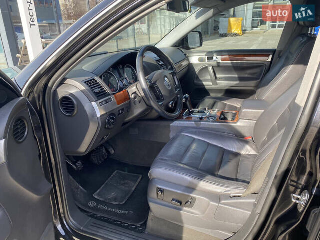 Чорний Фольксваген Туарег, об'ємом двигуна 3.2 л та пробігом 256 тис. км за 9200 $, фото 5 на Automoto.ua