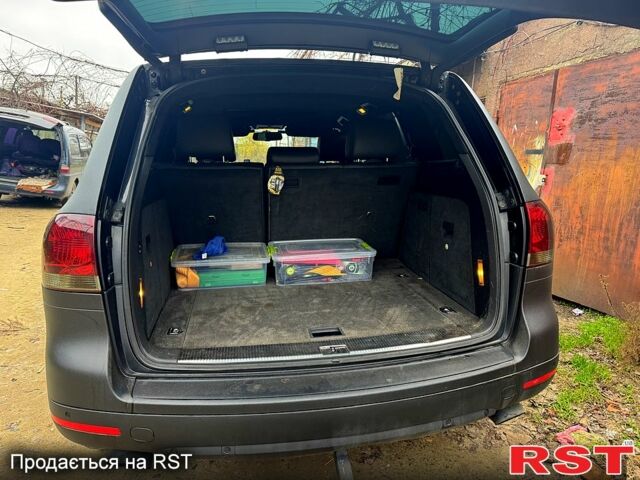 Чорний Фольксваген Туарег, об'ємом двигуна 4.9 л та пробігом 169 тис. км за 6000 $, фото 7 на Automoto.ua