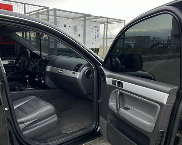 Черный Фольксваген Туарег, объемом двигателя 2.5 л и пробегом 427 тыс. км за 7700 $, фото 30 на Automoto.ua