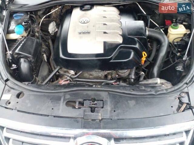 Чорний Фольксваген Туарег, об'ємом двигуна 2.5 л та пробігом 400 тис. км за 8600 $, фото 7 на Automoto.ua