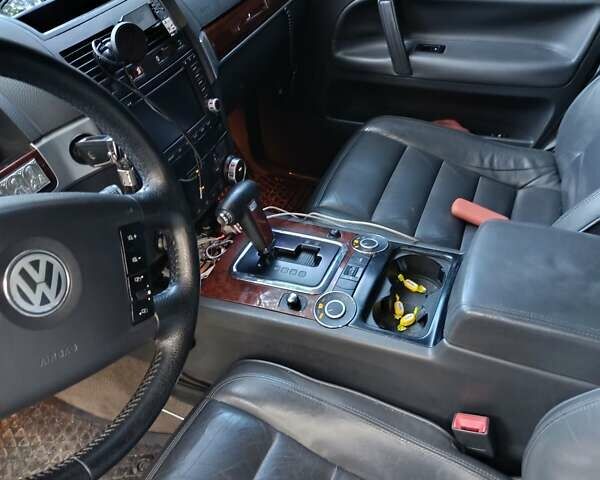 Черный Фольксваген Туарег, объемом двигателя 3.2 л и пробегом 210 тыс. км за 8700 $, фото 6 на Automoto.ua