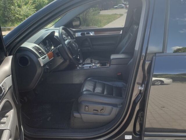 Черный Фольксваген Туарег, объемом двигателя 2.5 л и пробегом 403 тыс. км за 9200 $, фото 1 на Automoto.ua