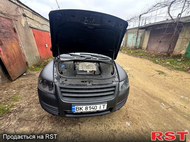 Чорний Фольксваген Туарег, об'ємом двигуна 4.9 л та пробігом 169 тис. км за 6000 $, фото 11 на Automoto.ua