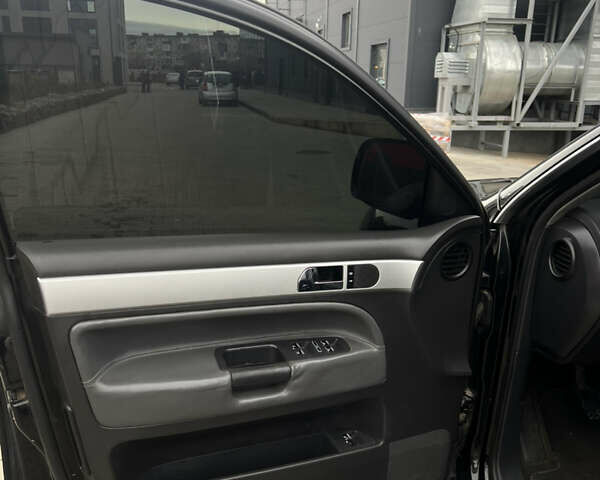 Черный Фольксваген Туарег, объемом двигателя 2.46 л и пробегом 426 тыс. км за 7400 $, фото 14 на Automoto.ua