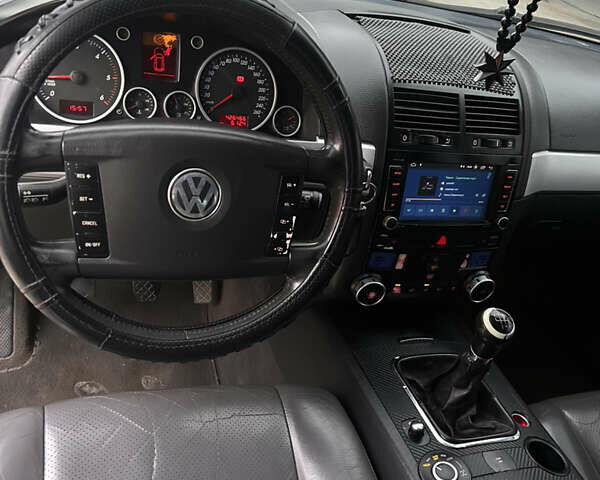 Черный Фольксваген Туарег, объемом двигателя 2.46 л и пробегом 426 тыс. км за 7400 $, фото 16 на Automoto.ua