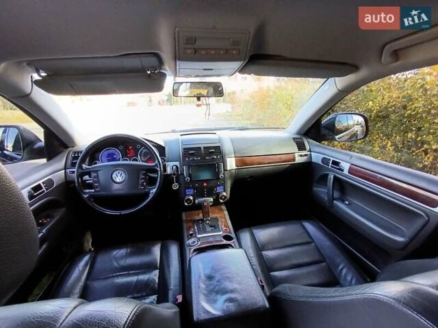 Черный Фольксваген Туарег, объемом двигателя 2.5 л и пробегом 333 тыс. км за 8200 $, фото 2 на Automoto.ua
