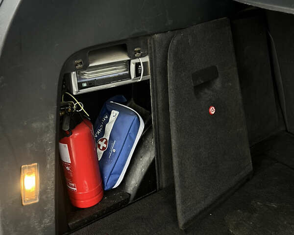 Черный Фольксваген Туарег, объемом двигателя 2.5 л и пробегом 427 тыс. км за 7700 $, фото 26 на Automoto.ua