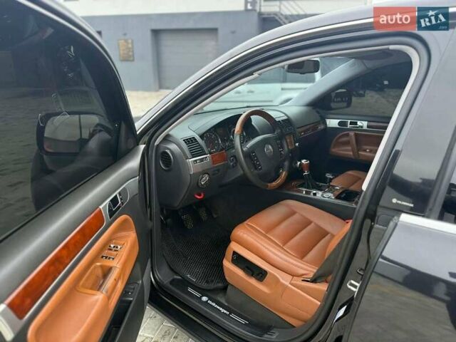 Чорний Фольксваген Туарег, об'ємом двигуна 2.5 л та пробігом 260 тис. км за 8000 $, фото 1 на Automoto.ua